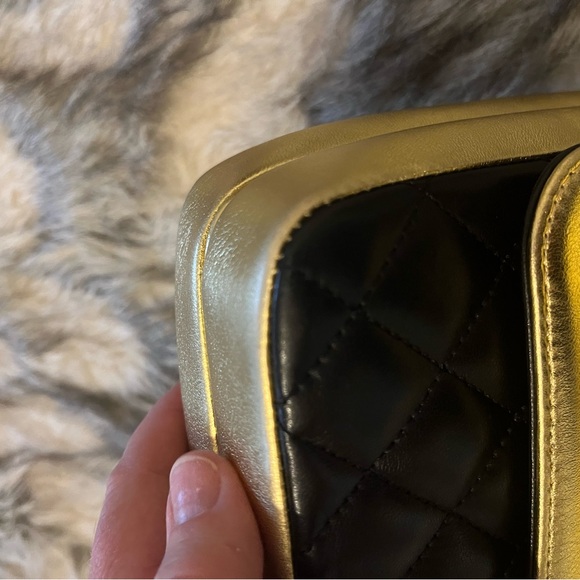 Chanel Medium CC Chic Flap Bag - Picture 6 of 13